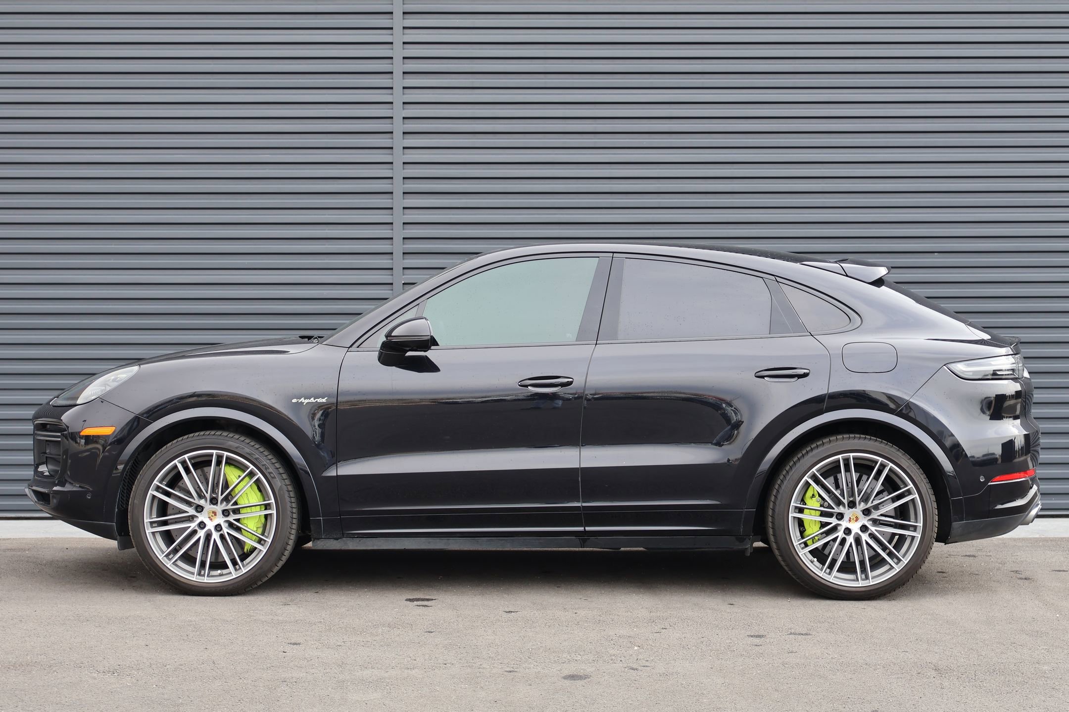 Certified 2022 Porsche Cayenne Turbo S AWD/4WD image 2