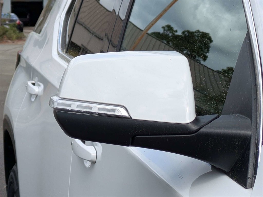 Used 2023 Chevrolet Traverse LT image 11