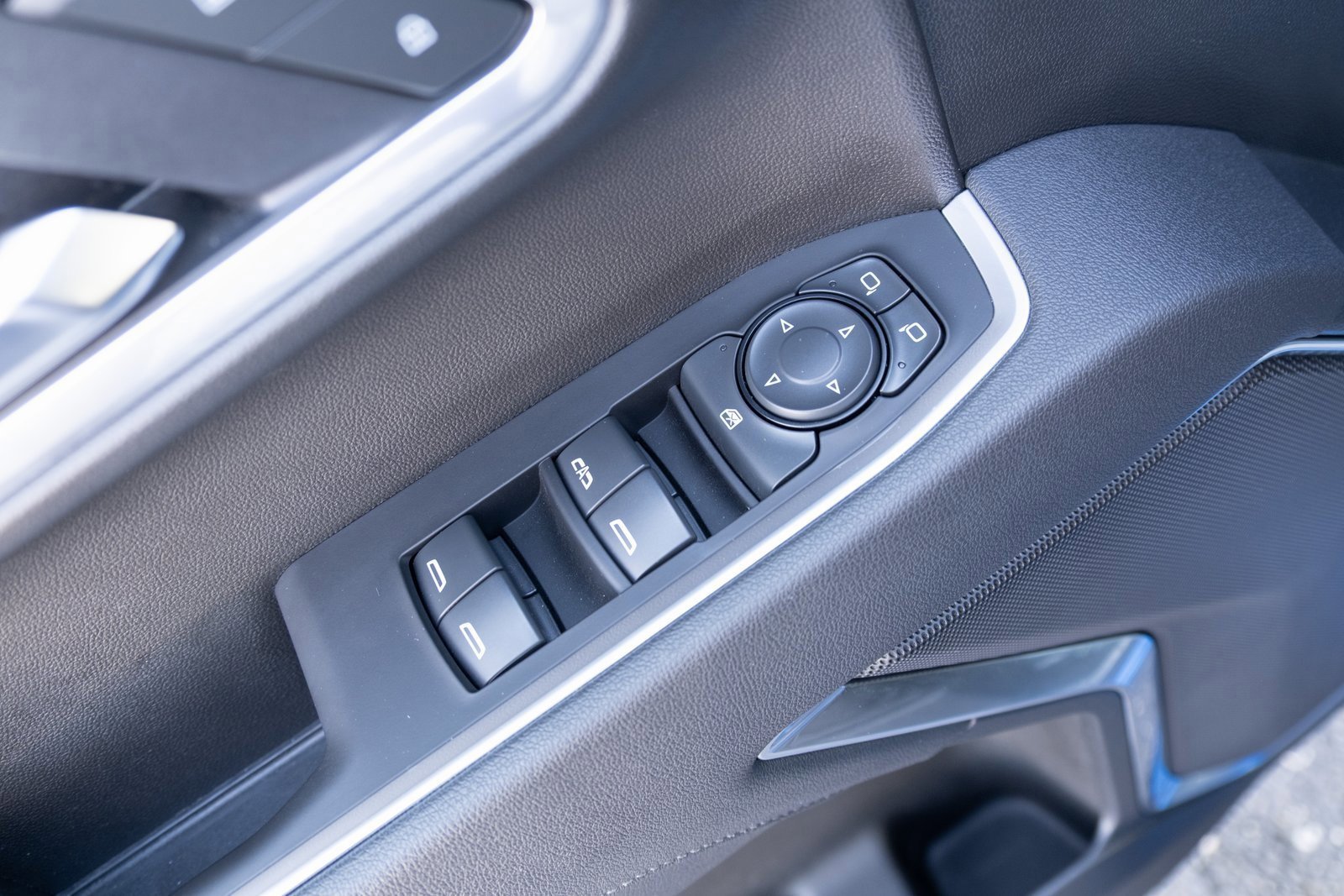 Used 2025 Chevrolet Silverado 1500 LT image 13