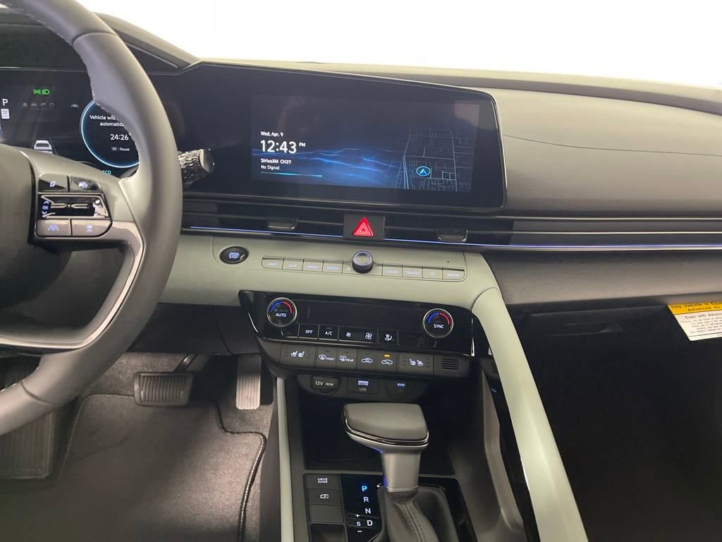 New 2025 Hyundai Elantra Limited image 16