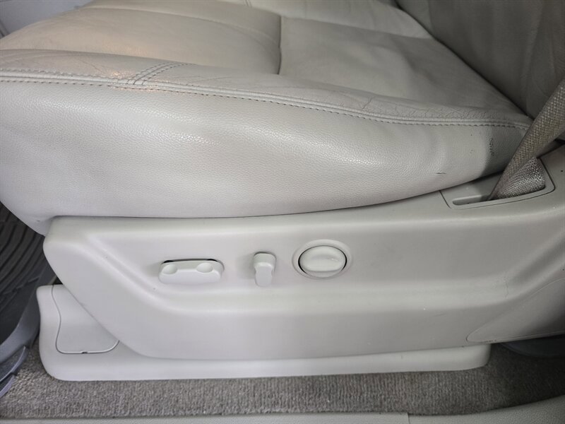 Used 2012 GMC Yukon XL SLT RWD image 24