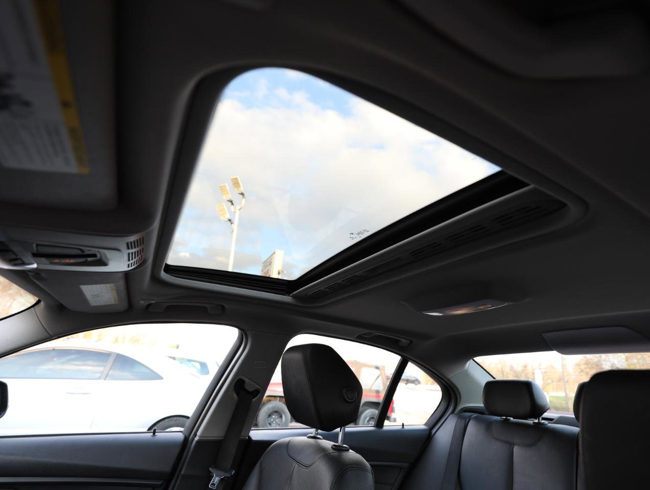 Used 2014 BMW 328i xDrive Sedan AWD/4WD image 18