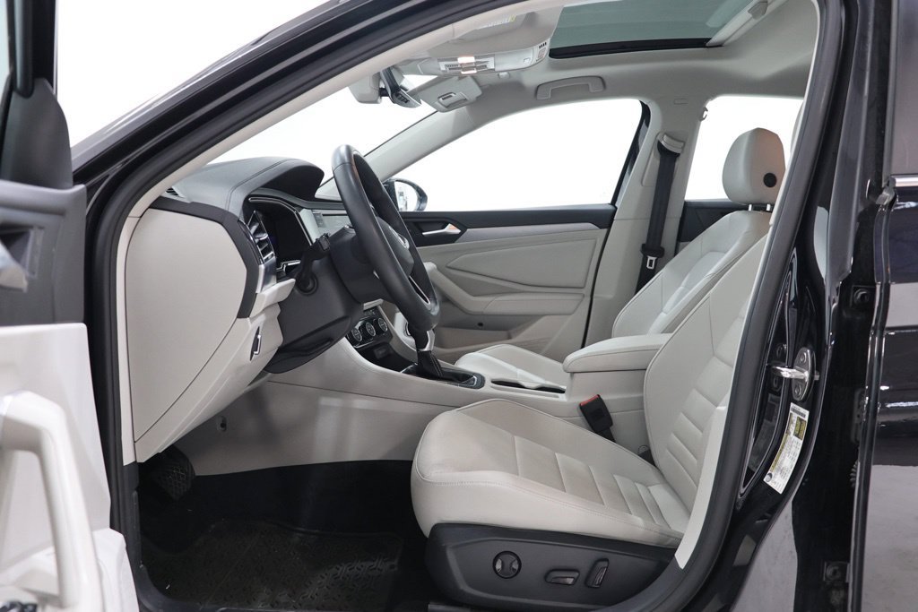 Used 2024 Volkswagen Jetta SE w/ Panoramic Sunroof Package FWD image 17