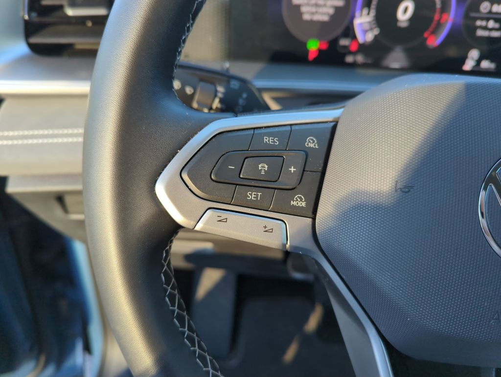 Certified 2025 Volkswagen Tiguan SE image 21