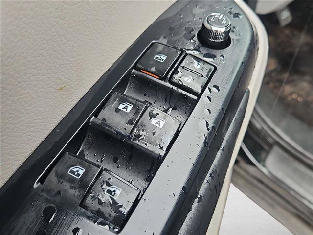 Used 2019 Toyota Highlander XLE FWD image 12