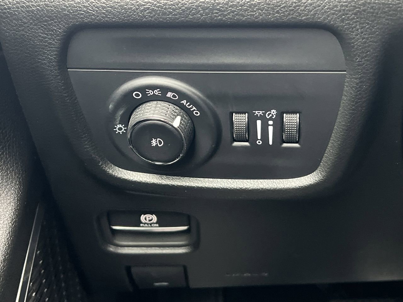 Used 2025 Jeep Grand Cherokee Summit image 27