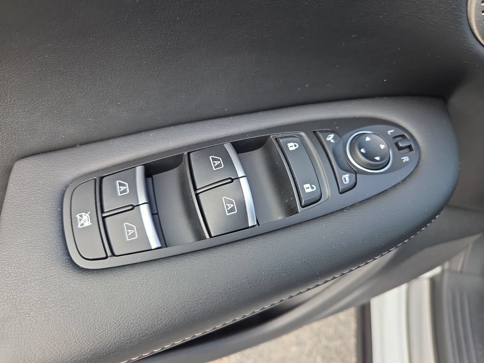 Used 2024 INFINITI QX50 Sport AWD/4WD image 15