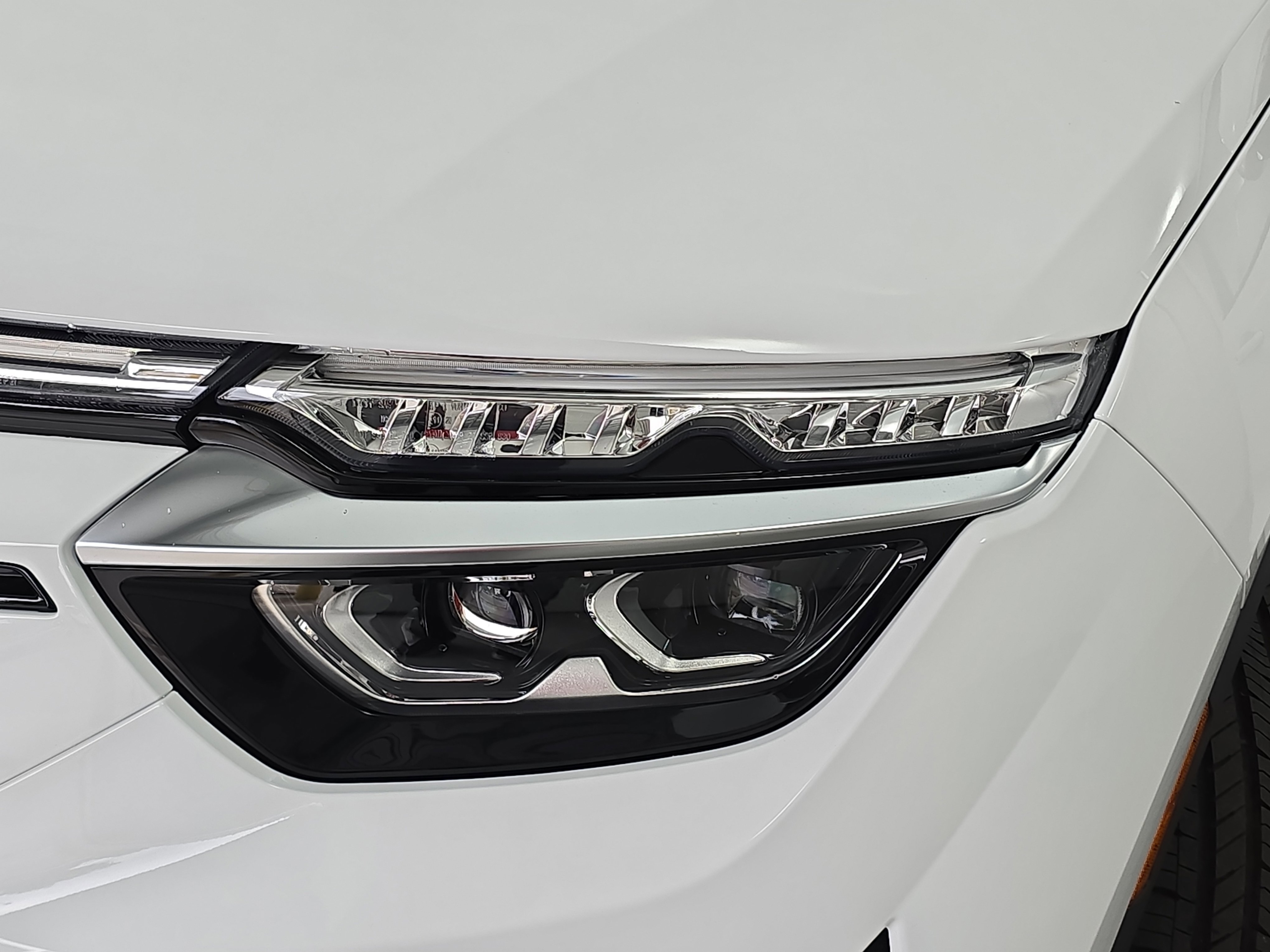 New 2025 VinFast VF 8 Plus image 30