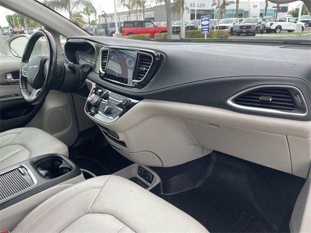Used 2021 Chrysler Pacifica Touring-L w/ Premium & Safety Sphere Group image 29