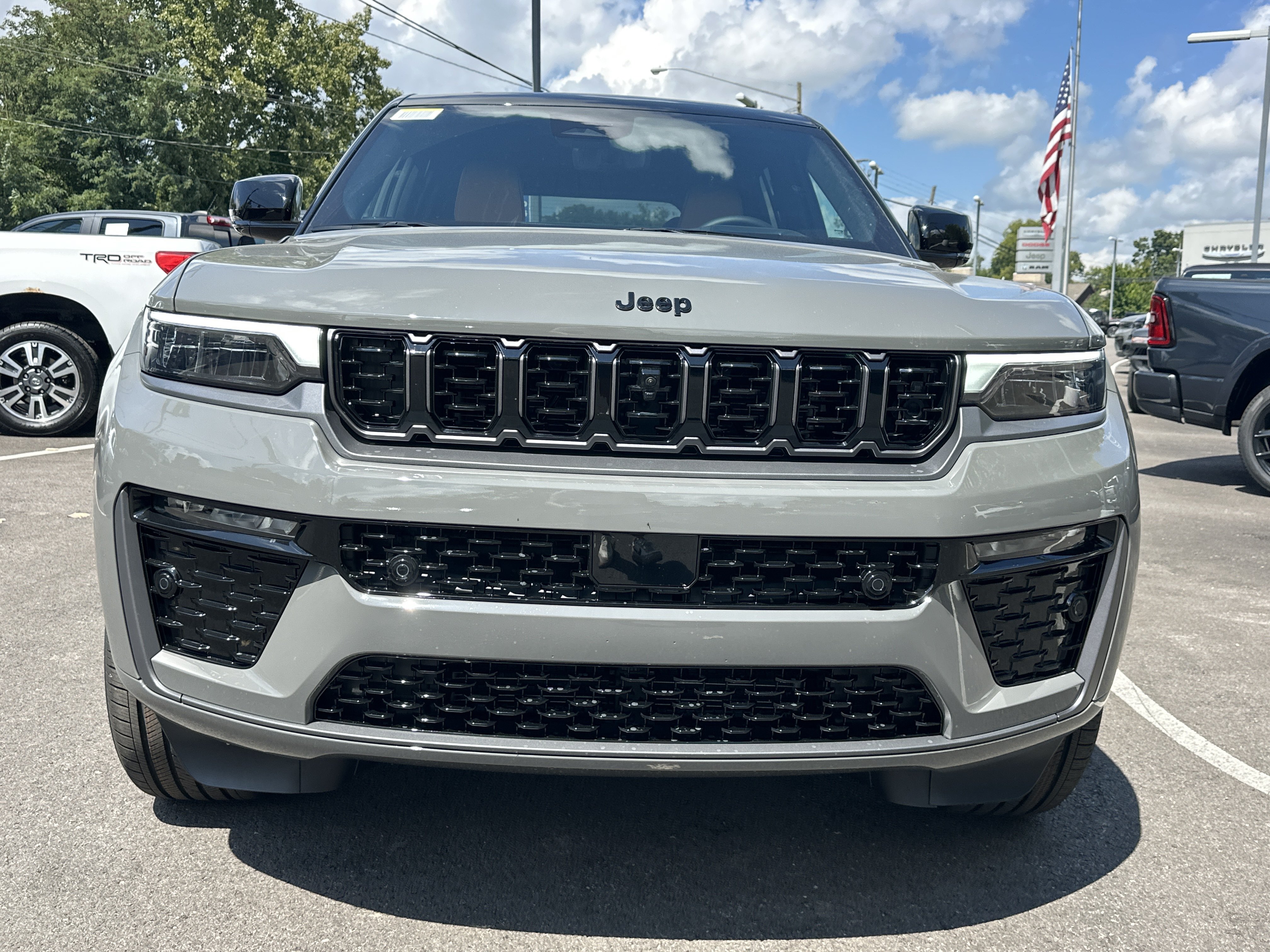 New 2027 Jeep Grand Cherokee Summit AWD/4WD image 23