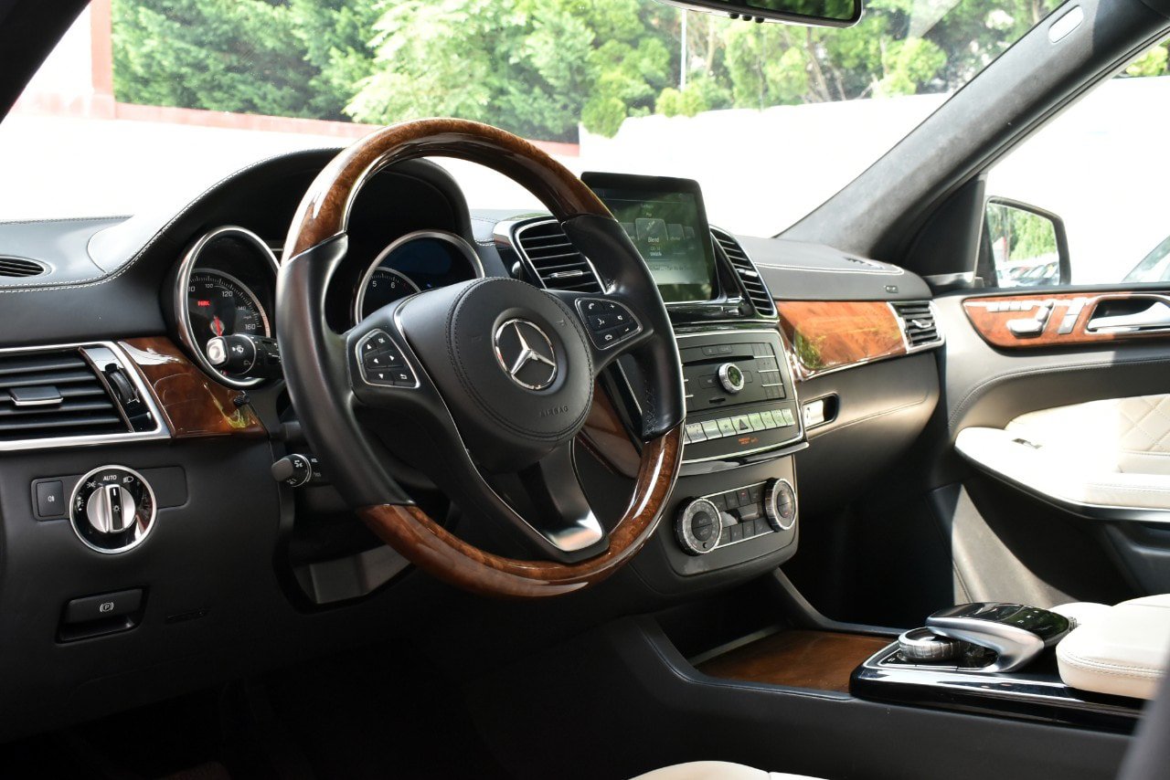 Used 2018 Mercedes-Benz GLS 550 4MATIC image 12
