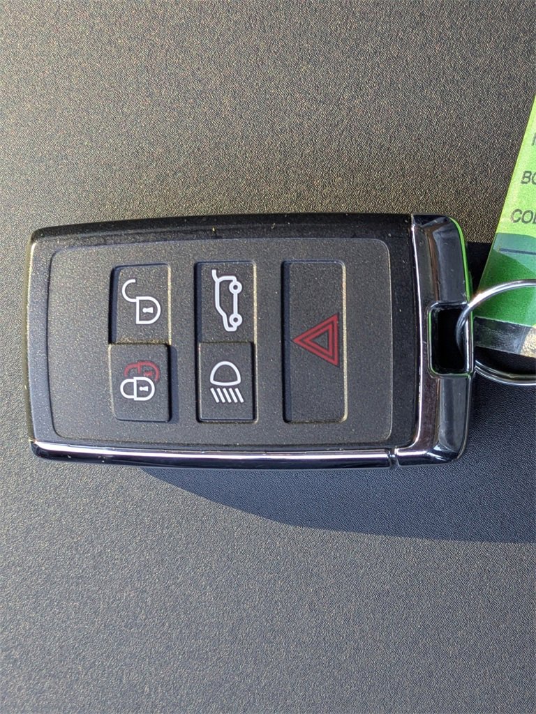 Used 2025 Land Rover Discovery Sport S image 33