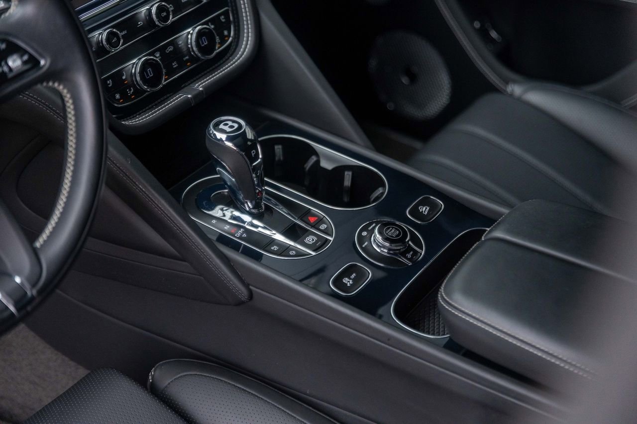 Used 2024 Bentley Bentayga AWD/4WD image 25
