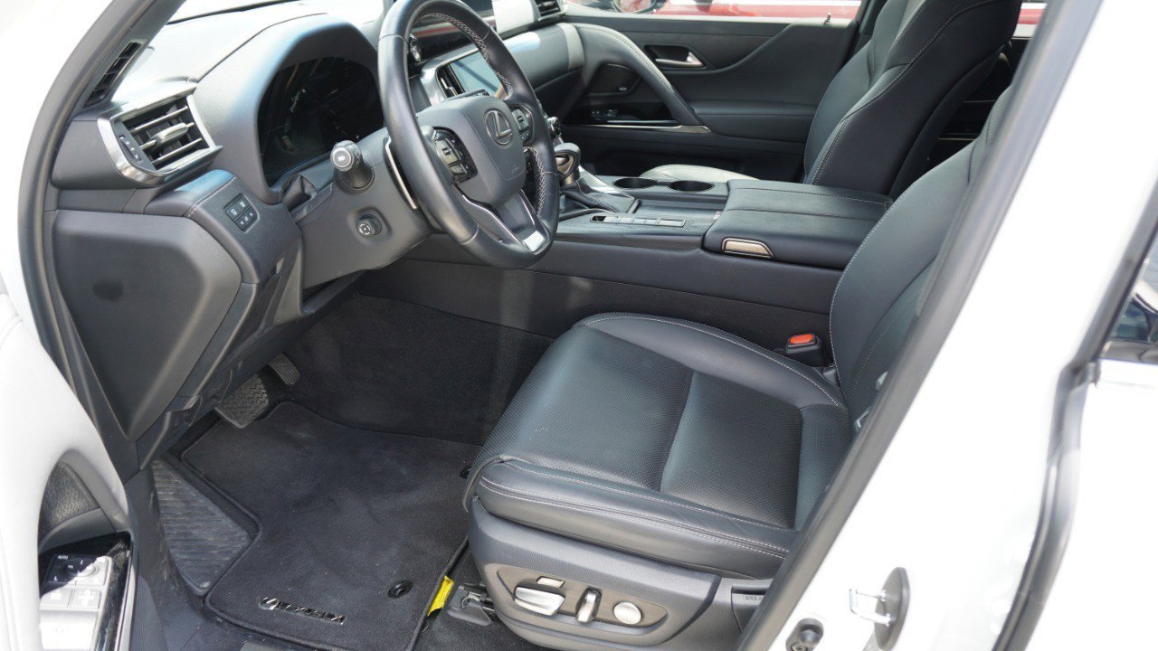 Used 2023 Lexus LX 600 4WD w/ Interior Upgrade Package image 7