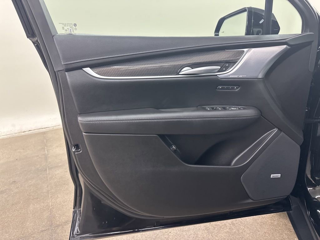 Certified 2025 Cadillac XT5 Sportv w/ Technology Package image 30