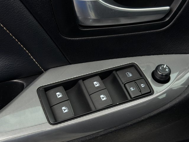 Used 2015 Toyota Sienna SE FWD image 13