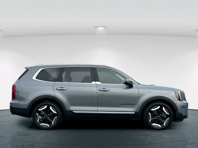 Used 2023 Kia Telluride S image 7