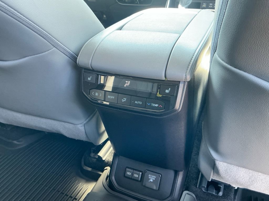 New 2026 Toyota Highlander Platinum image 20