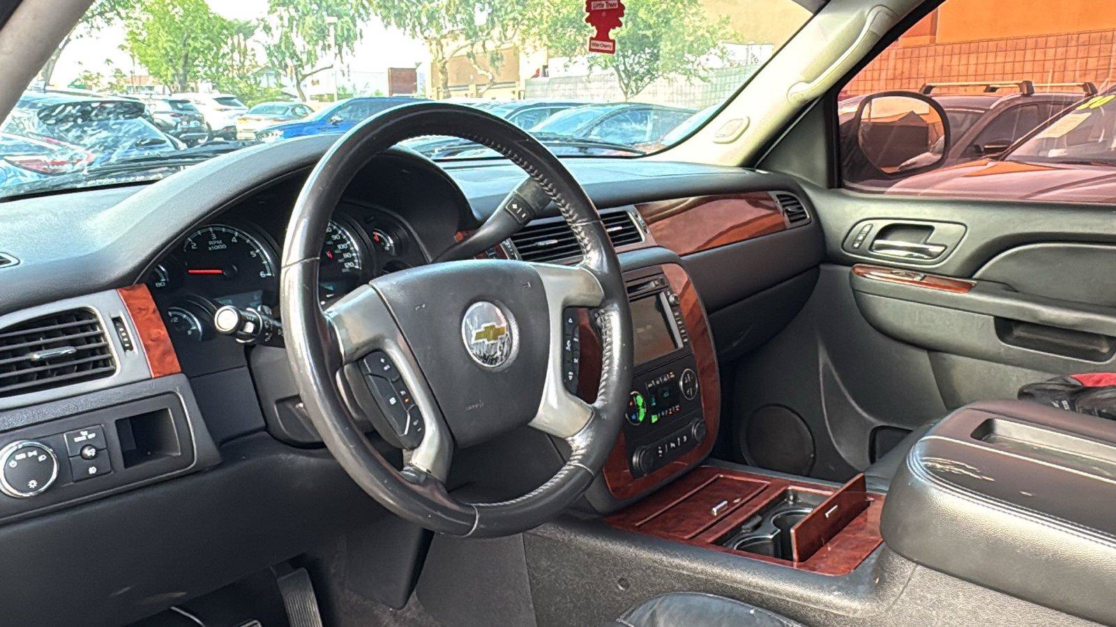 Used 2011 Chevrolet Tahoe LTZ RWD image 19
