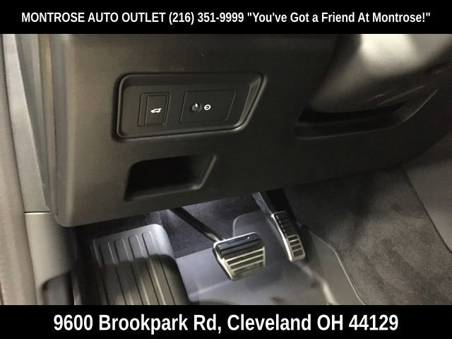 New 2023 Land Rover Discovery HSE R-Dynamic image 13