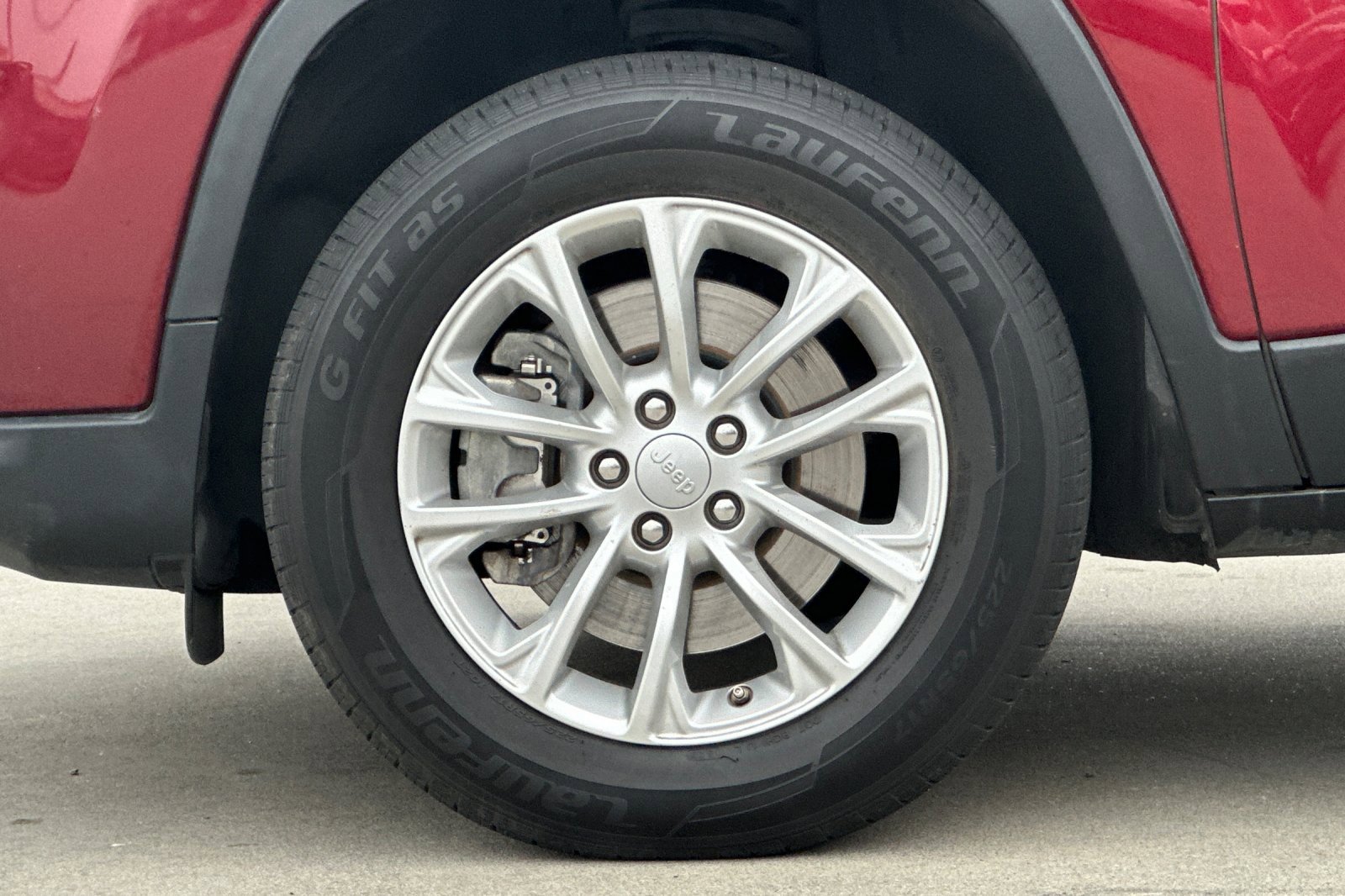 Used 2019 Jeep Cherokee Latitude w/ Popular Appearance Group image 24