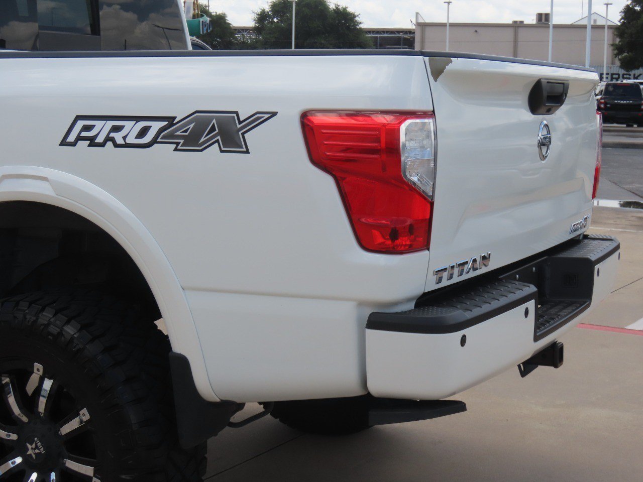 Used 2017 Nissan Titan PRO-4X w/ Pro-4x Convenience Package AWD/4WD image 15