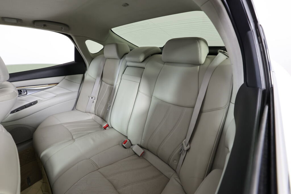 Used 2011 INFINITI M56 x w/ Deluxe Touring Pkg AWD/4WD image 15