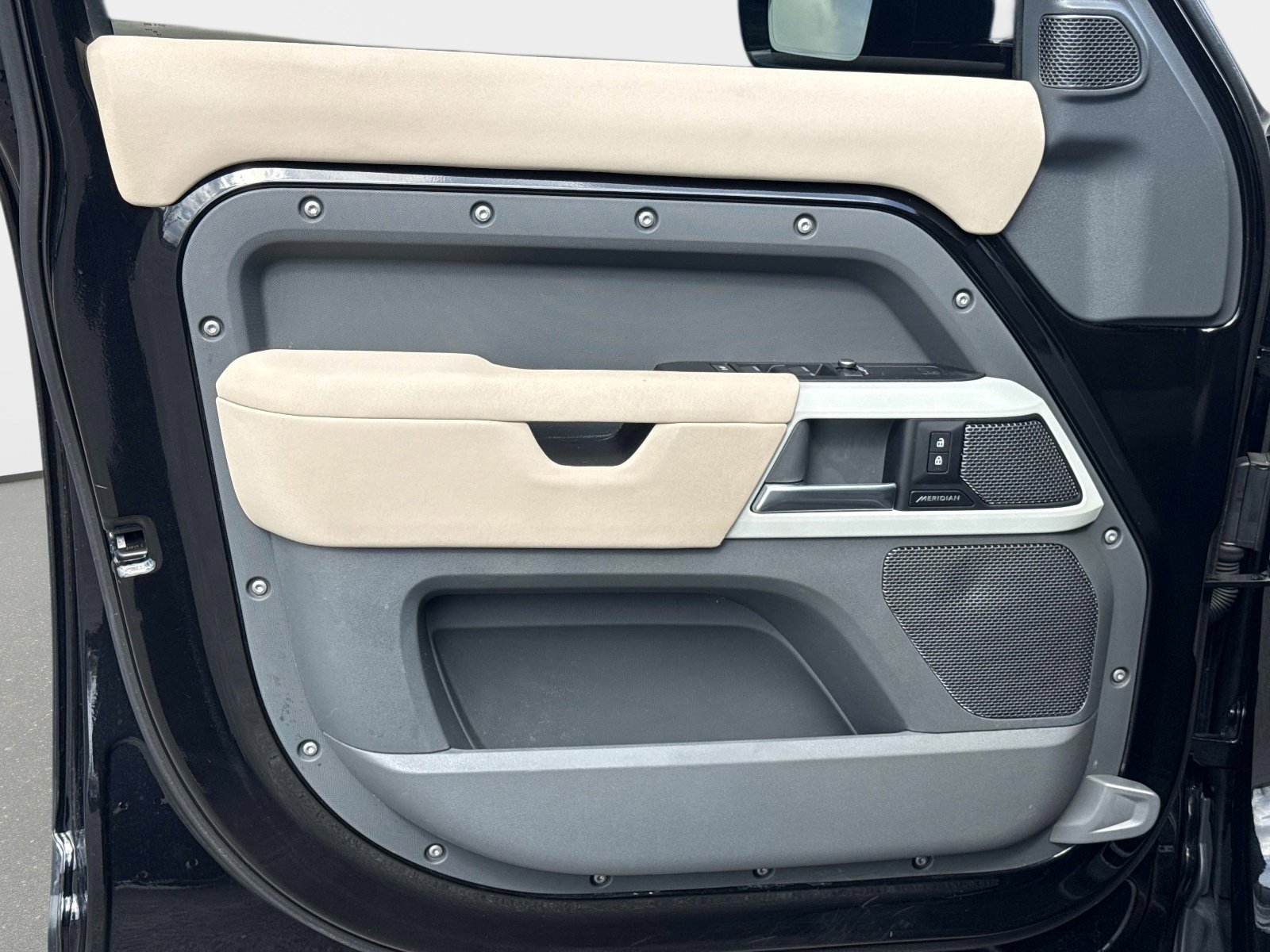 Used 2022 Land Rover Defender 110 S image 19