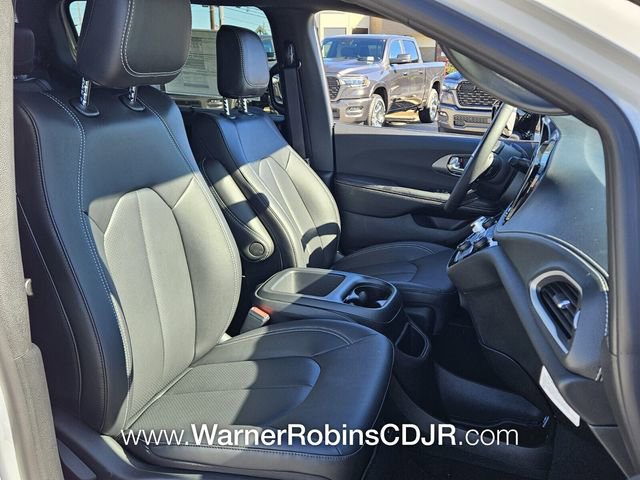 New 2026 Chrysler Pacifica Select image 18