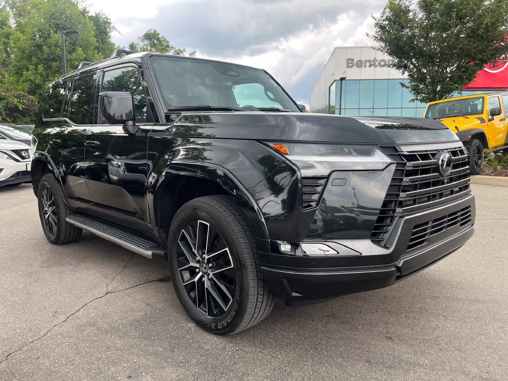 Used 2024 Lexus GX 550 w/ Accessory Package (2T) AWD/4WD image 2