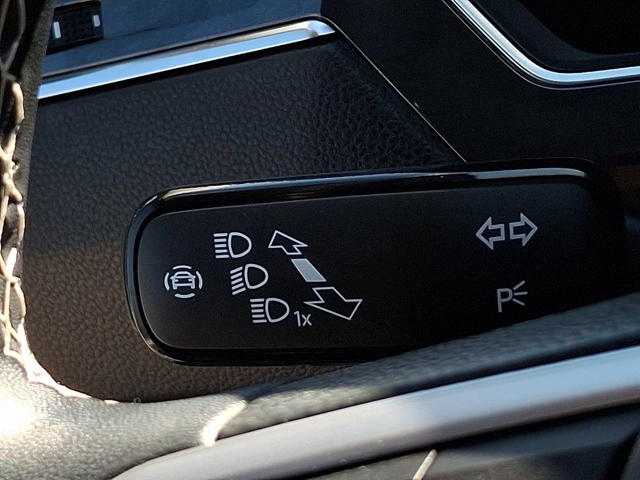 Certified 2023 Volkswagen Tiguan SE FWD image 25
