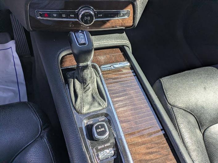 Used 2016 Volvo XC90 T6 Momentum w/ Momentum Plus Package AWD/4WD image 20