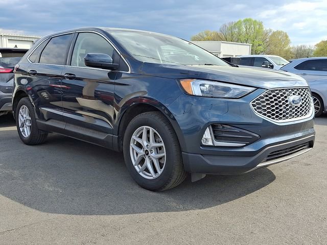 Used 2024 Ford Edge SEL w/ Convenience Package image 3