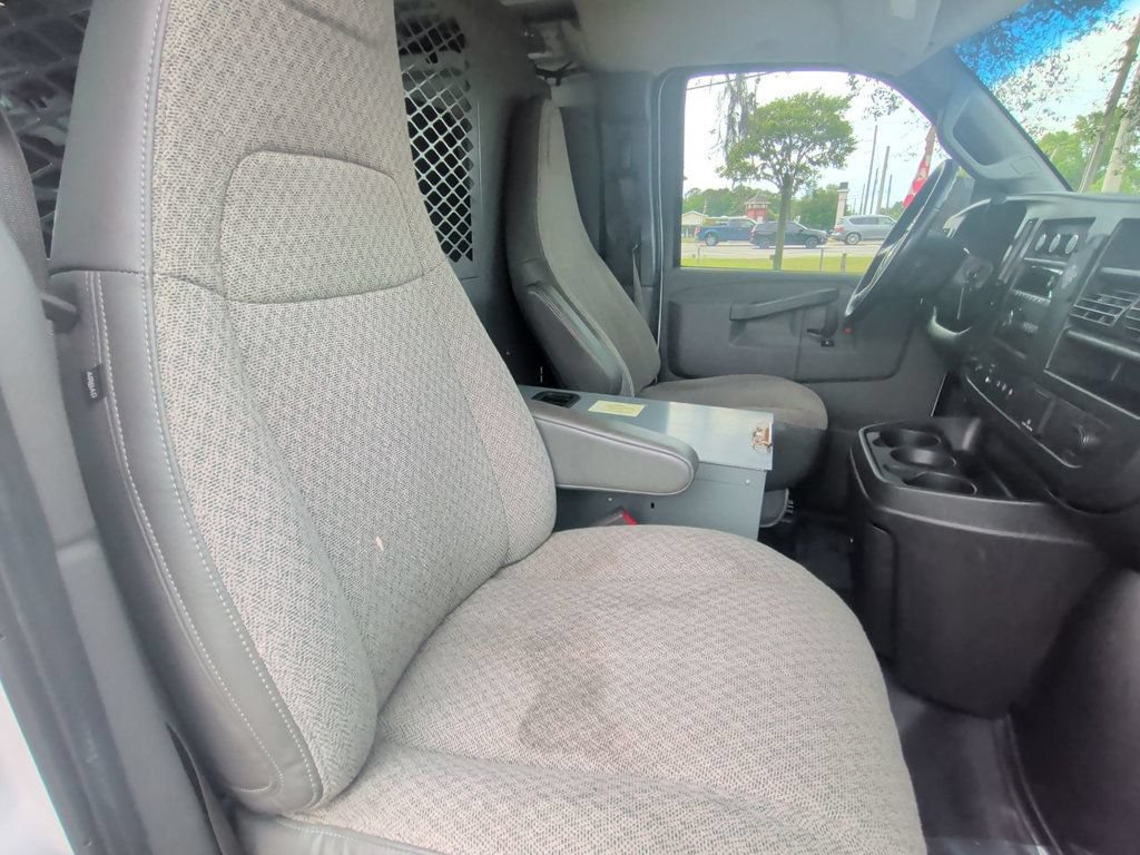 Used 2018 Chevrolet Express 2500 w/ Driver Convenience Package RWD image 19