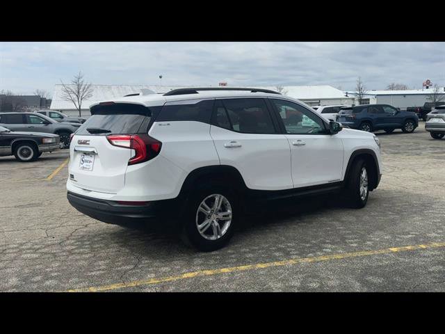 Used 2023 GMC Terrain SLE w/ Driver Convenience Package image 31
