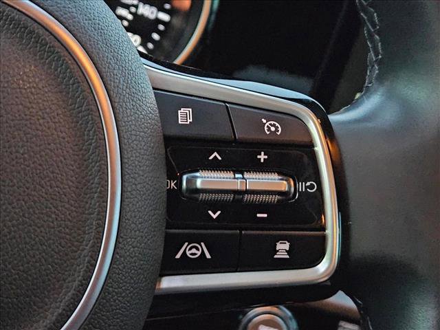 Used 2024 Kia Carnival EX image 22