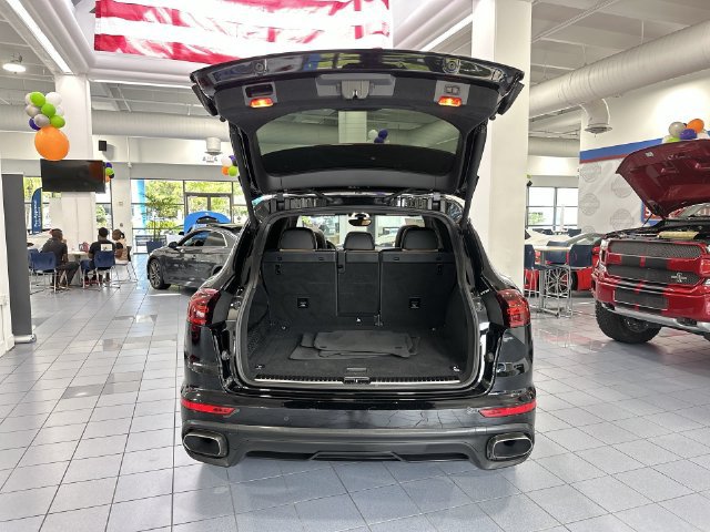 Used 2018 Porsche Cayenne Platinum Edition AWD/4WD image 28