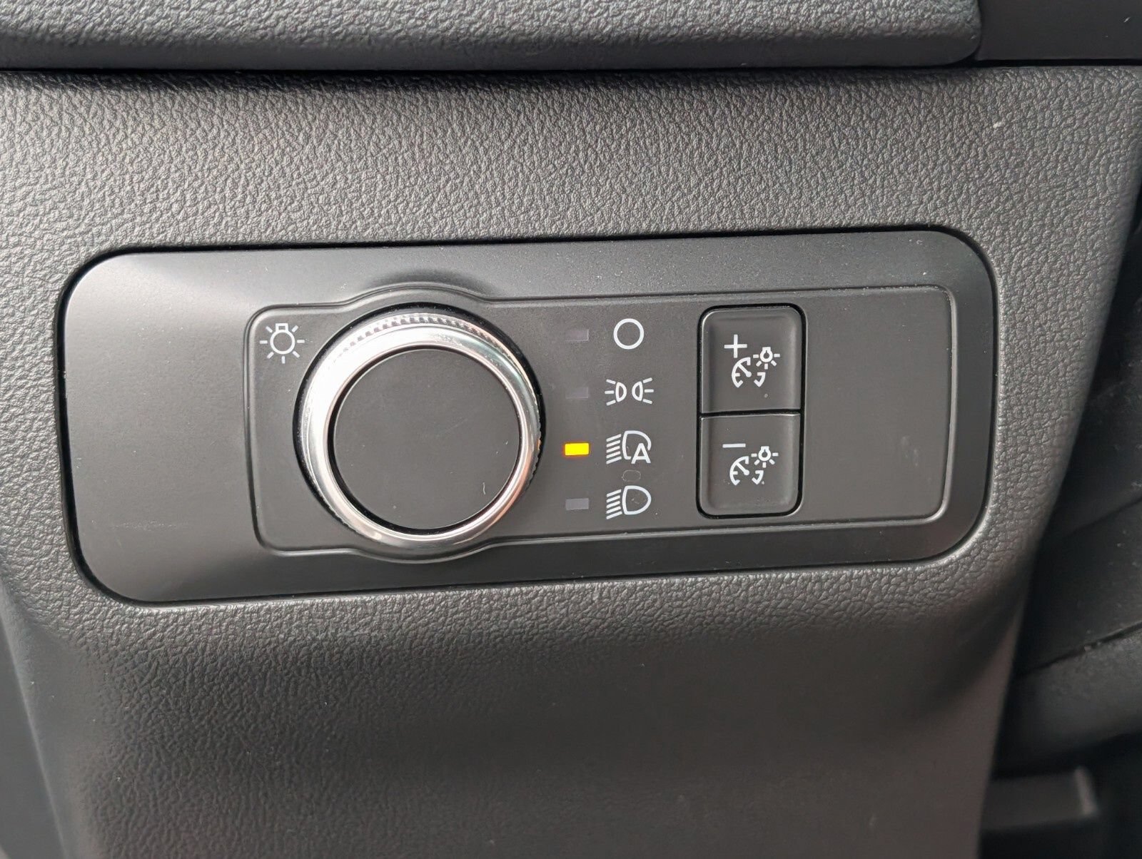 Used 2020 Ford Escape SE FWD image 10