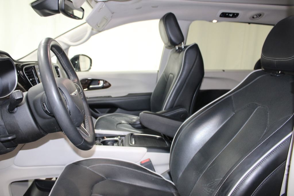 Used 2023 Chrysler Pacifica Limited FWD image 13