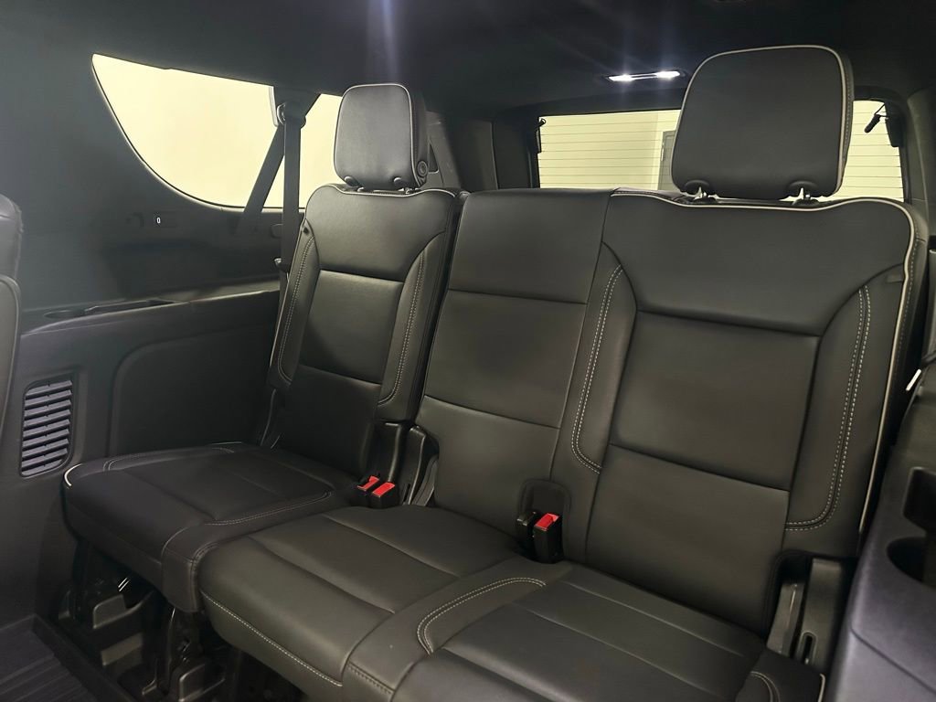 Used 2023 GMC Yukon XL SLT w/ SLT Luxury Package AWD/4WD image 11