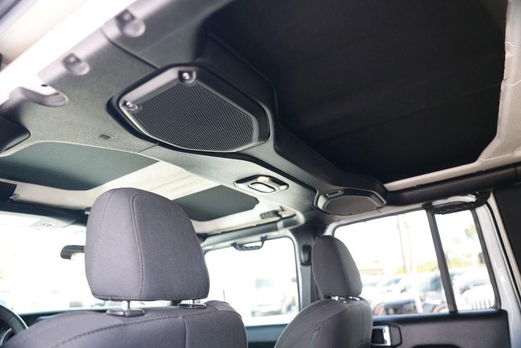 Used 2023 Jeep Wrangler Unlimited AWD/4WD image 35