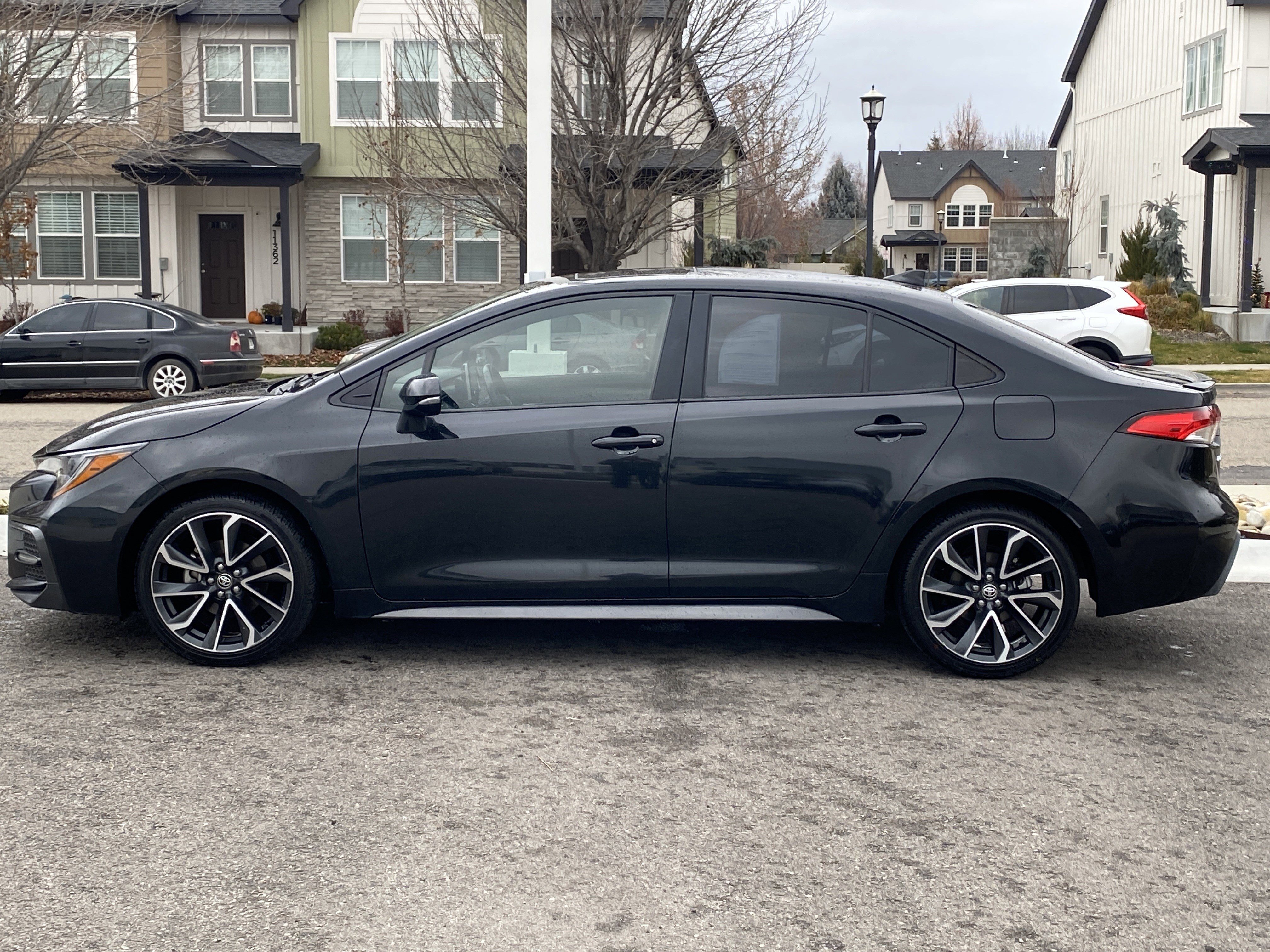 Used 2022 Toyota Corolla SE w/ SE Premium Package image 3