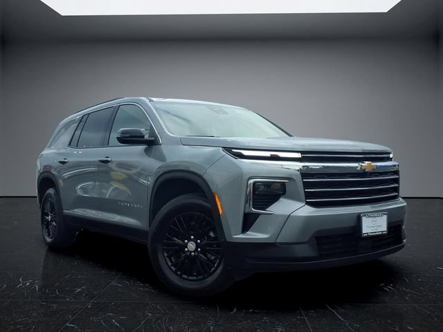 Used 2026 Chevrolet Traverse LT w/ Driver Confidence Package FWD image 1
