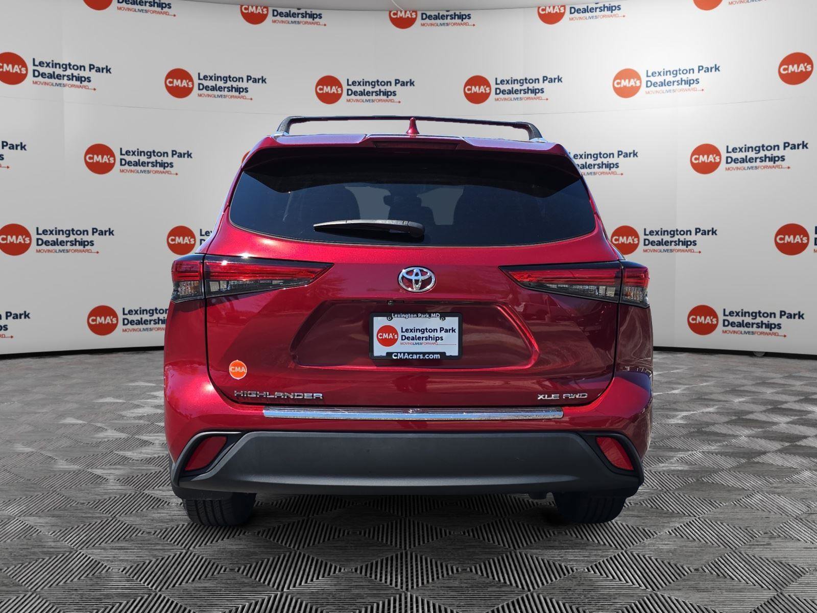 Used 2022 Toyota Highlander XLE image 6