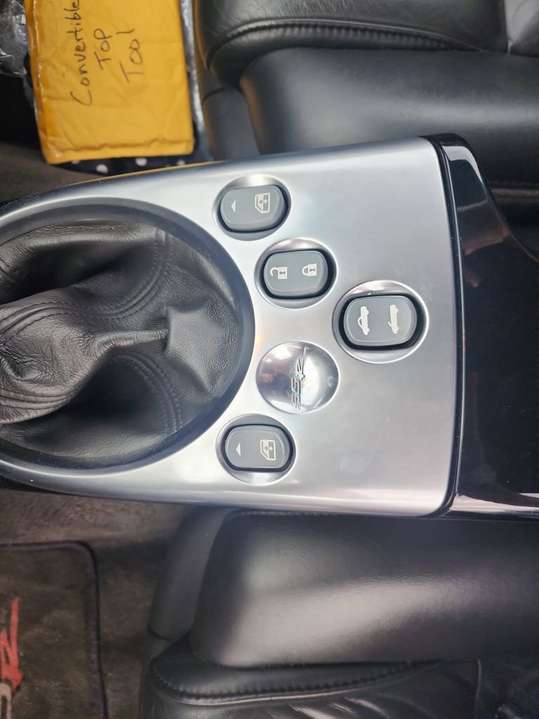 Used 2005 Chevrolet SSR w/ Preferred Equipment Group image 15