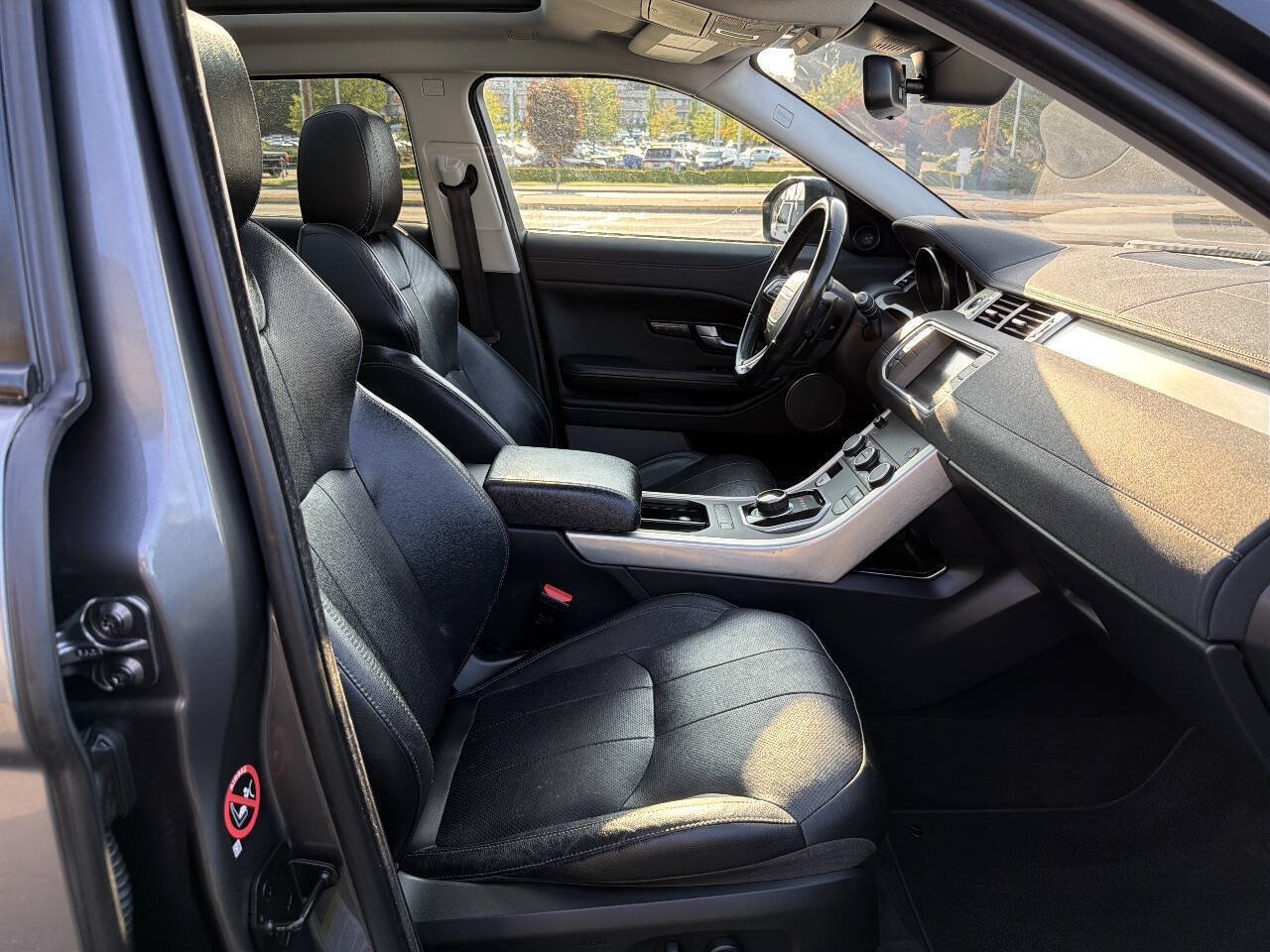 Used 2017 Land Rover Range Rover Evoque SE Premium AWD/4WD image 18