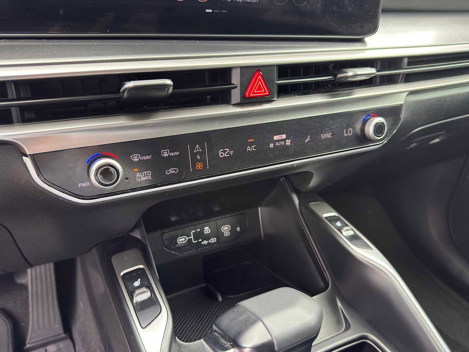 Certified 2024 Kia Sorento S w/ Panoramic Sunroof Package AWD/4WD image 14