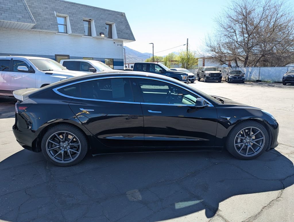 Used 2019 Tesla Model 3 image 2