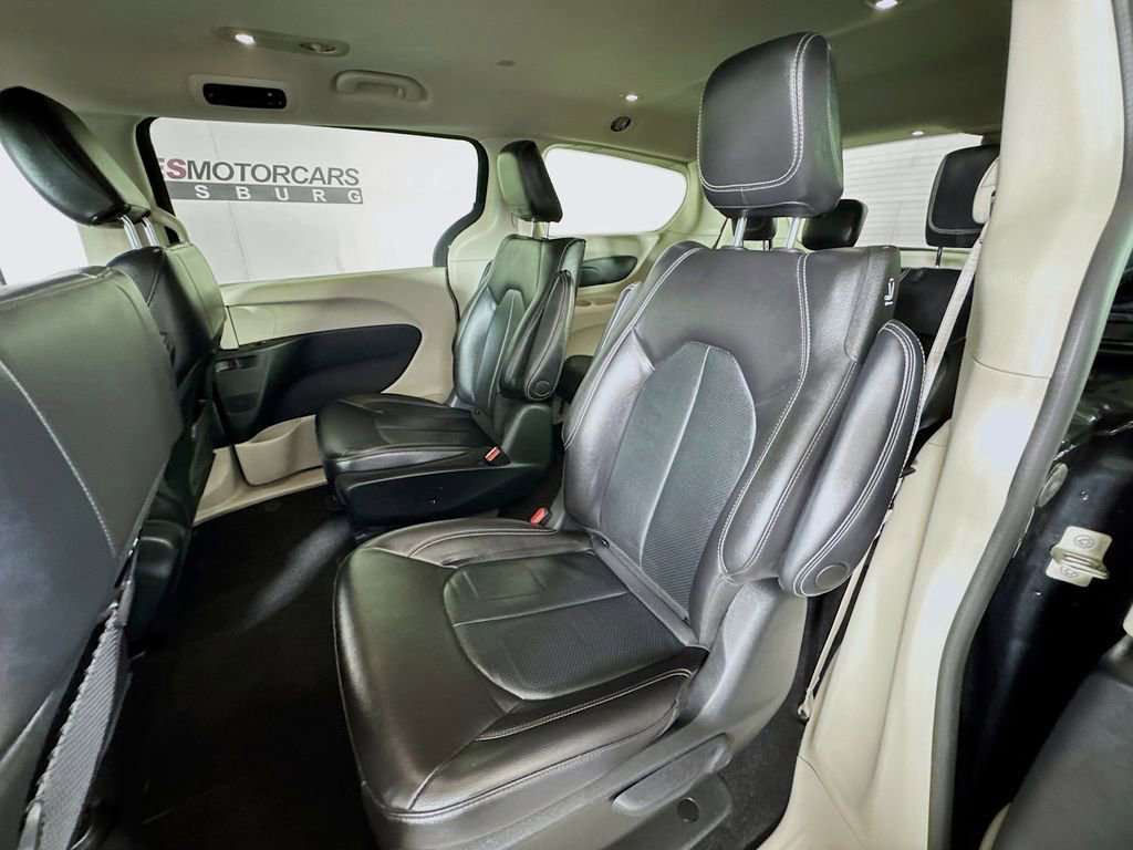 Used 2022 Chrysler Pacifica Touring-L image 24