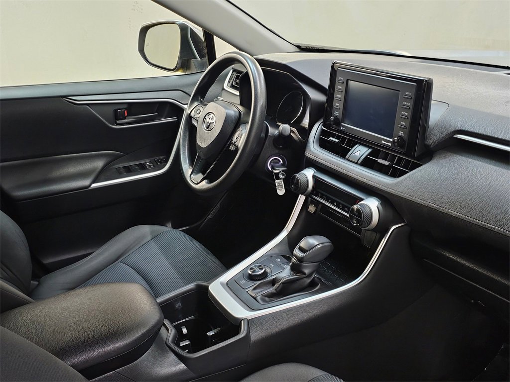 Used 2022 Toyota RAV4 LE image 10